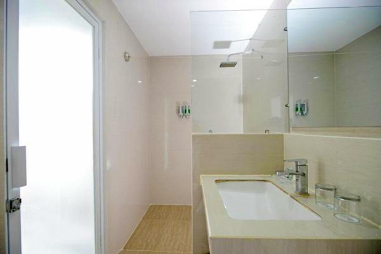 Hotel D'Season Karimun Jawa Ilhas Karimunjava Exterior foto