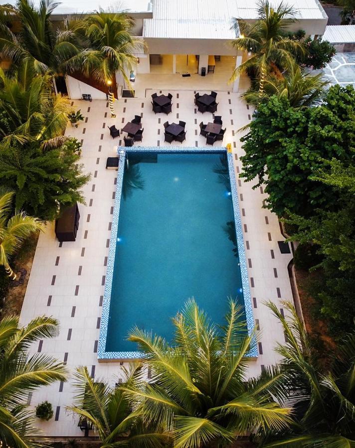 Hotel D'Season Karimun Jawa Ilhas Karimunjava Exterior foto